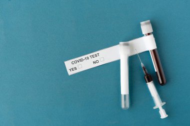 Coronavirus Covid 19 kan örneği numunedeki enfeksiyon tüp içinde..