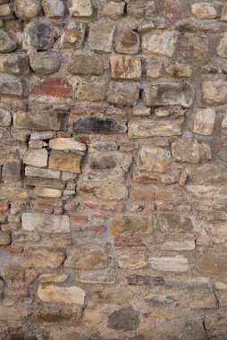 Taş duvarın dokusu. Birbiri üzerine istiflenmiş taşların arka planı. Metin için yer