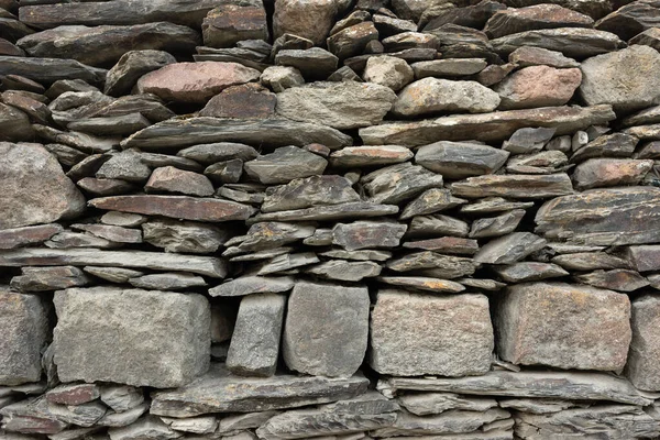 Duvarlar Doğal Taştan Yapılmış Birbirinin Üstünde Duran Taşların Dokusunu Metin — Stok fotoğraf