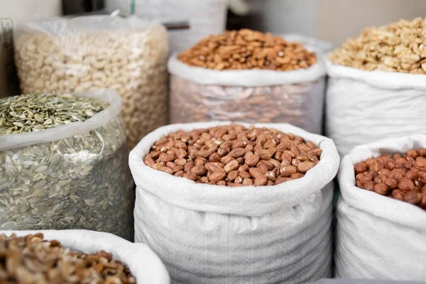 Close Nozes Variadas Sacos Plástico Comida Saudável Para Vegetarianos Grande — Fotografia de Stock