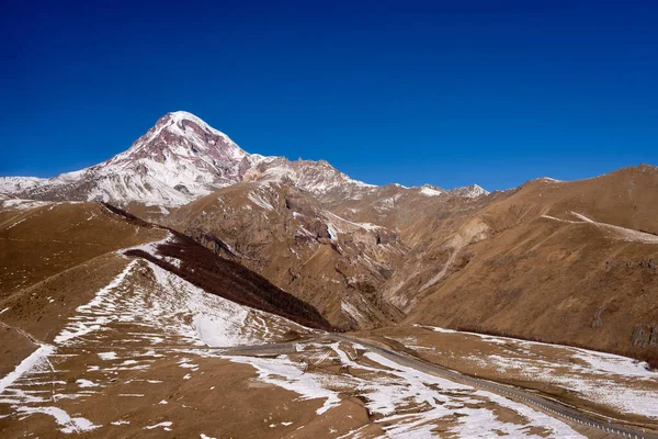 Una Vista Panorámica Del Monte Kazbek Las Montañas Del Cáucaso — Foto de Stock