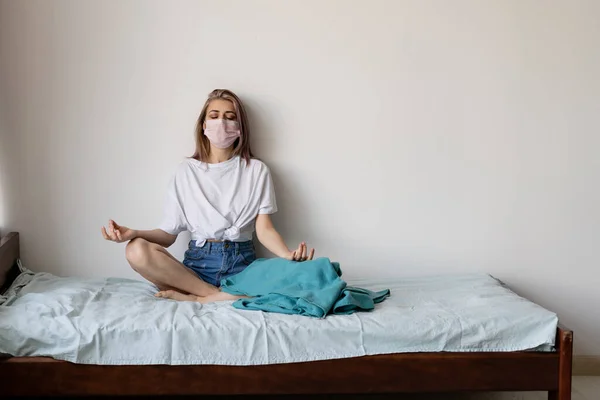 Rest Home Quarantine Young Beautiful Woman Sitting Bed Meditation Home — Stock Photo, Image