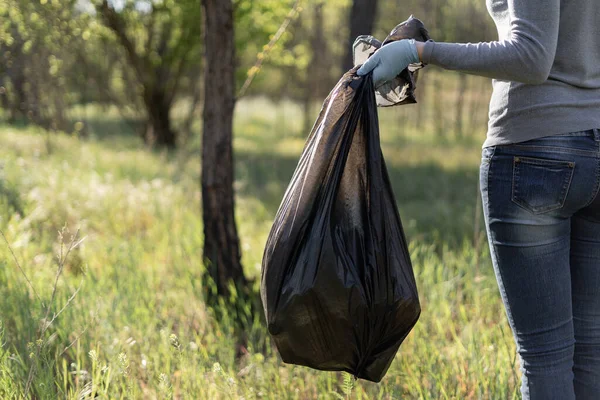 Female Volunteer Collects Trash Forest Environmental Pollution Concept Keep Bag — Stock Photo, Image