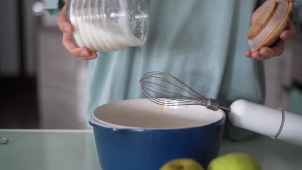 Cozinhar Assar Conceito Culinário Mãos Femininas Fazendo Massa Pão Curto — Vídeo de Stock