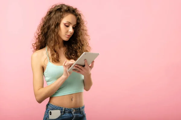 Closeup studio portrait of pretty girl with tablet — Stock Photo, Image