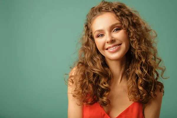 Closeup studio portrait of pretty girl with long curly hair — Stock Photo, Image