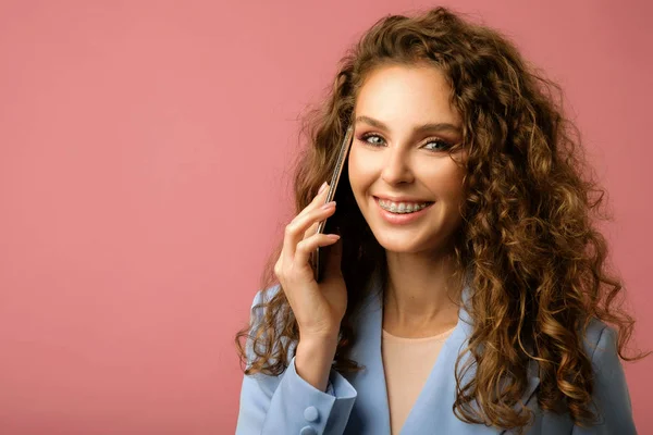 Closeup studio portrait of pretty businesswoman with smartphone — Stock Photo, Image