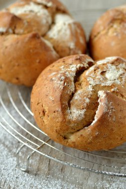 Kepekli ekmek ruloları