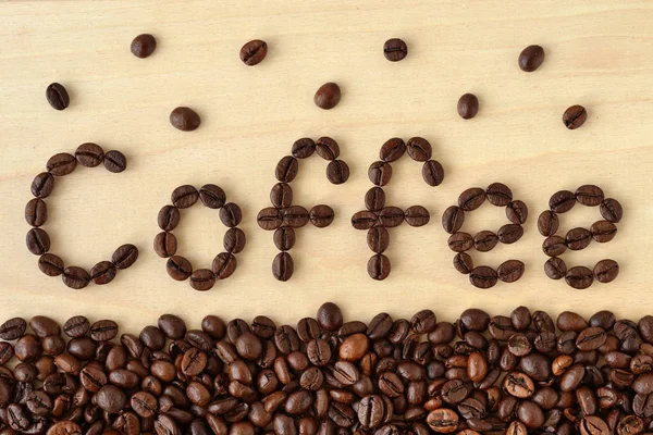 Kahve kahve çekirdekleri ile yazılı — Stok fotoğraf