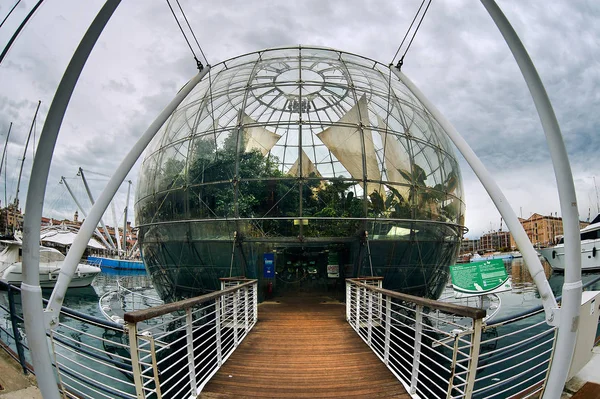 The Aquarium and the tropical Biosphere in the harbor of the city. It is a popular tourist attraction in Genoa. Italy — Stock Photo, Image