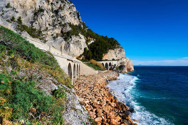 Finale Ligure à beira-mar. Itália — Fotografia de Stock