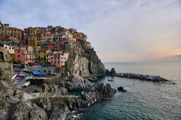 如诗如画的 Manarola。利古里亚、 五渔村。意大利 — 图库照片