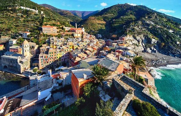 Vernazza, küçük kıyı köy. İtalya — Stok fotoğraf