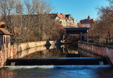 Antik mimari ve Nürnberg'deki Pegnitz Nehri