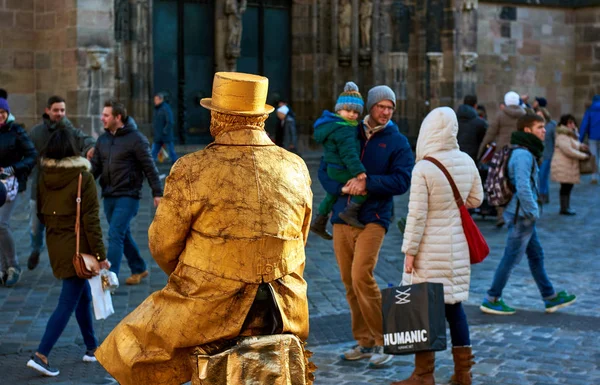 Living statue in the most famous Christmas Market in Nuremberg — Stock Photo, Image