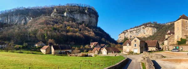 Panorama of a Baume-les-Messieurs village. — Stock Photo, Image