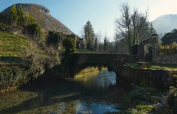 Villaggio Baume-les-Messieurs. Francia — Foto Stock