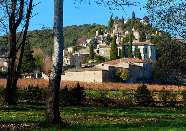 Den franske landsbyen La Roque-sur-Ceze – stockfoto