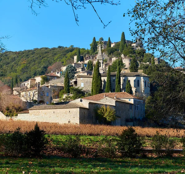 Den franske landsbyen La Roque-sur-Ceze – stockfoto