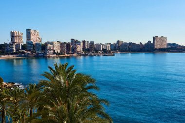 Albufereta manzarası için görüntüleyin. Costa Blanca, Alicante. Güneşli