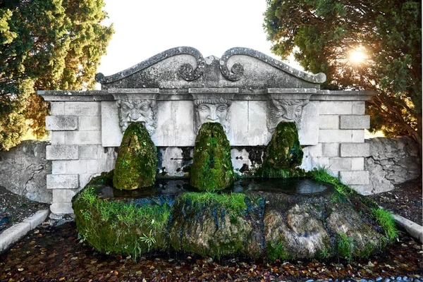 Lourmarin fountain. France — Stock Photo, Image