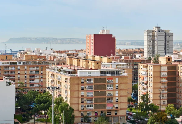 Sokemeletes épületek-Alicante város. Costa Blanca. Spanyolország — Stock Fotó