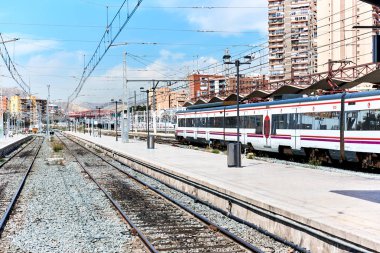 Alicante tren istasyonu