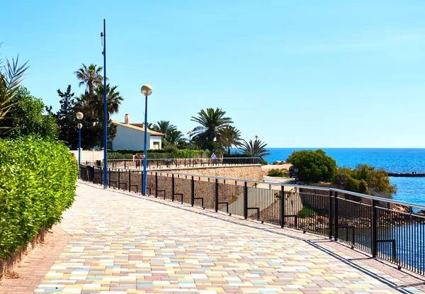 Strandpromenaden i Punta Prima. Costa Blanca. Provinsen Alicante. SP — Stockfoto