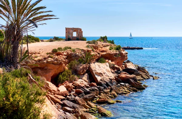 Rotsachtige kustlijn van Punta Prima. Zuid-Spanje — Stockfoto