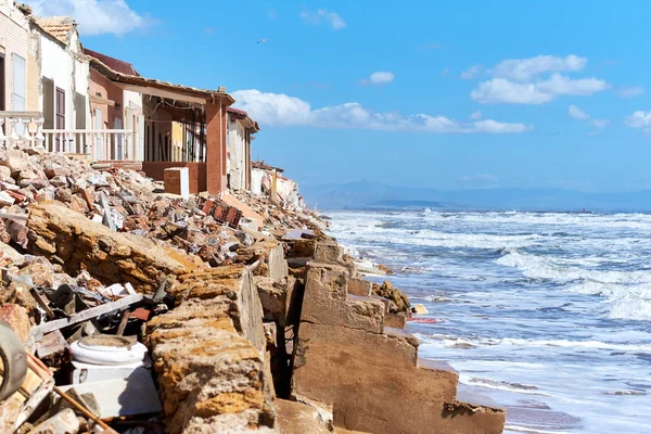 Casas de praia danificadas. Espanha — Fotografia de Stock