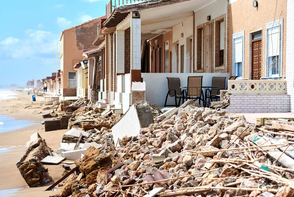 Beschädigte Strandhäuser. Spanien — Stockfoto