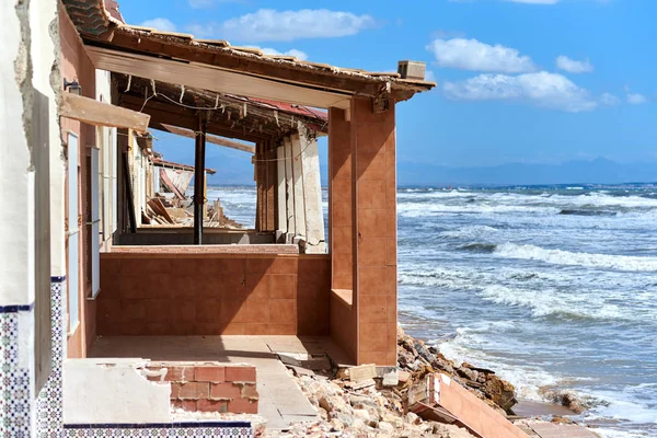 Beschädigte Strandhäuser. Spanien — Stockfoto