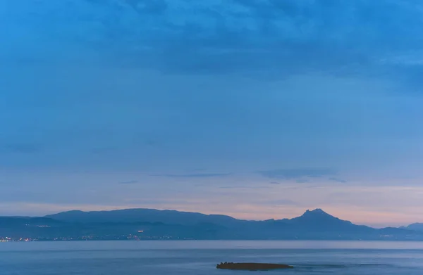 Средиземное море на восходе солнца — стоковое фото