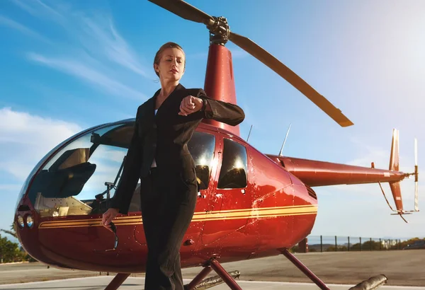 Business woman near the helicopter — Stock Photo, Image