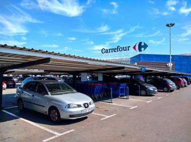 Carrefour hipermarket. İspanya