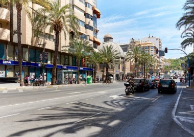 Alicante şehir merkezinin Sokağı. İspanya