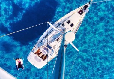 Cala Saona, yelkenli Formentera içinde defne. Balear Adaları