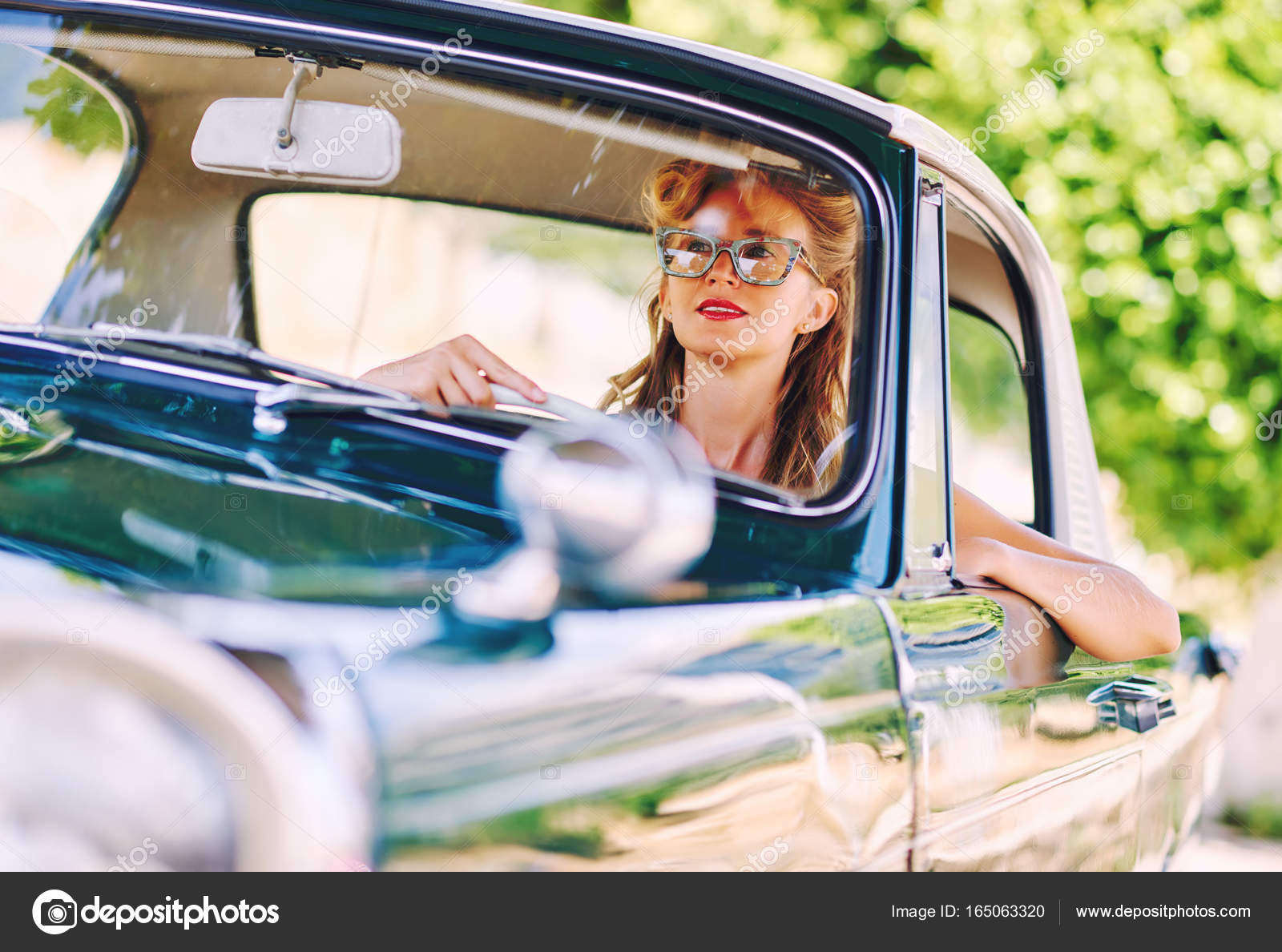 zhenshini-na-mashinah-retro-foto-porno-foto-palchik-muzhchine-v-popu
