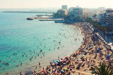 Playa del Cura Torrevieja City sahil şeridi. İspanya