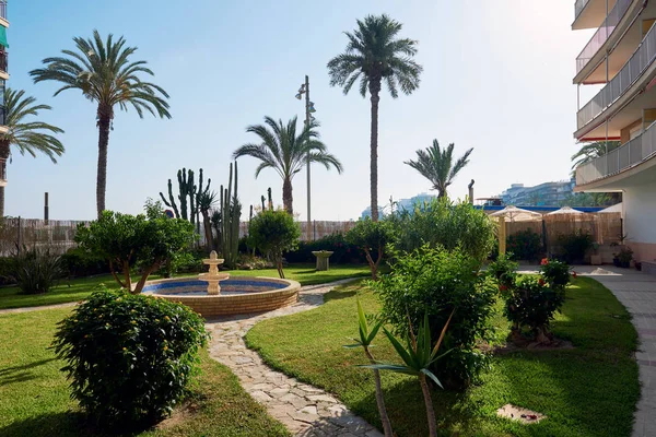 Konut Kompleksi ile Bahçe ve Çeşme. İspanya