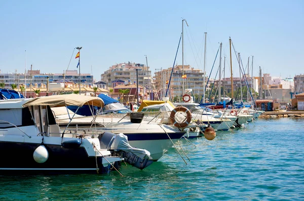 Hafen der Stadt Torrevieja. costa blanca. Spanien — Stockfoto