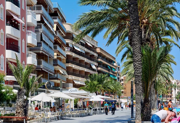 Torrevieja Stadt im Sommer. costa blanca. Spanien — Stockfoto