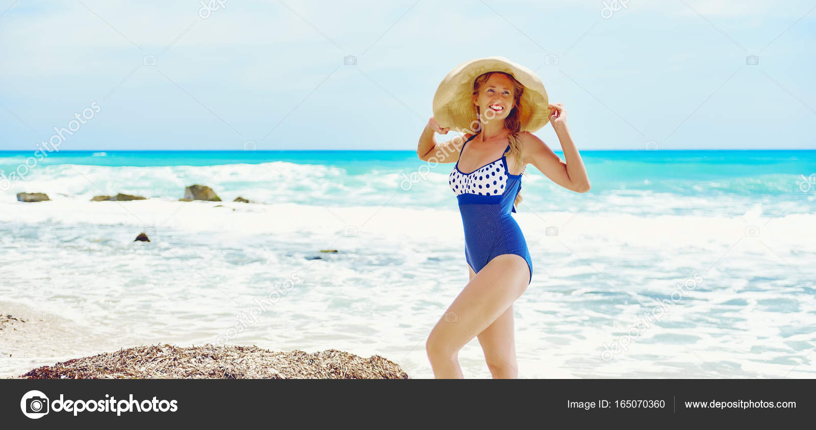 Mulher Loira Sexy Na Praia Fotografias De Stock C Amoklv 165070360