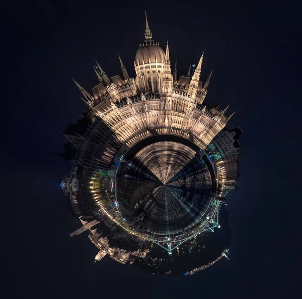 Gece Budapeşte şehir panoraması