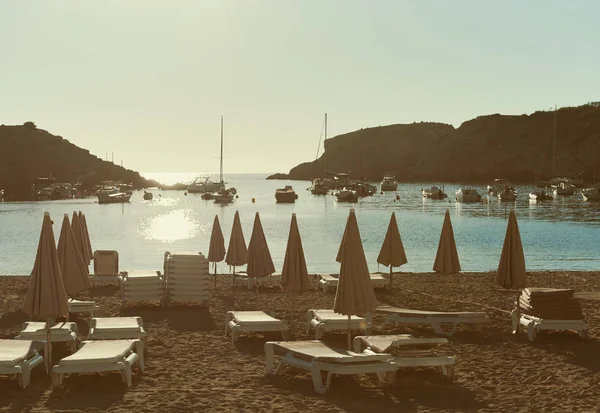 Cala Vadella praia na Ilha de Ibiza. Ilhas Baleares. Espanha — Fotografia de Stock