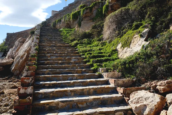Felsige Stufen am Cabo Roig. costa blanca. Spanien — Stockfoto