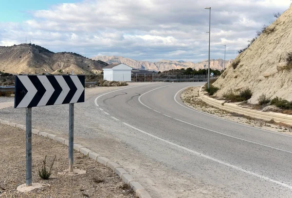Ορεινό δρόμο κοντά σε La Pedrera ταμιευτήρα στο Orihuela. Ισπανία — Φωτογραφία Αρχείου