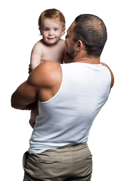 Beyaz arka plan üzerinde izole kızı ile atletik baba — Stok fotoğraf