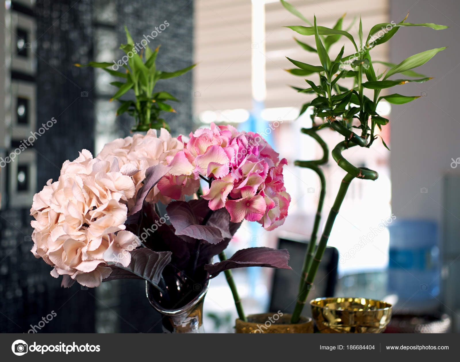 Flores em casa fotos, imagens de © amoklv #186684404