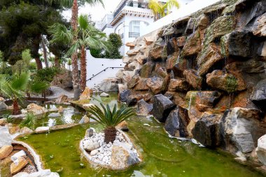 Dekoratif şelale açık havada